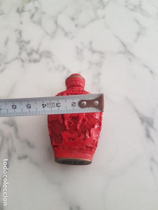 Coleccionismo: Botella para tabaco o perfumes - Foto 6