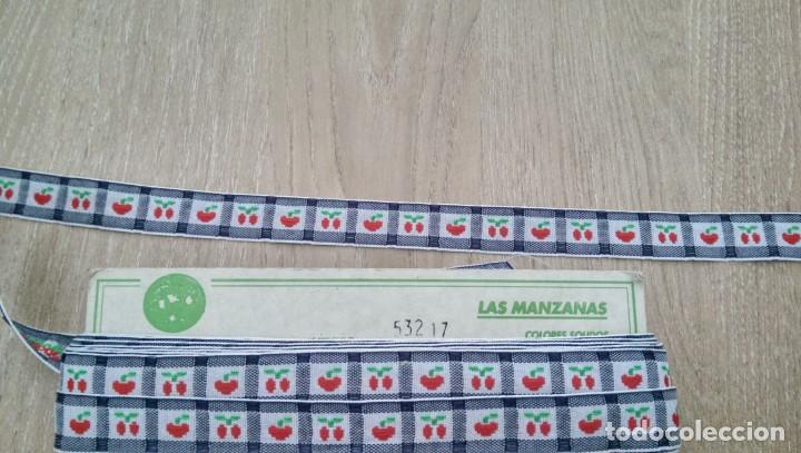 Collectionnisme: ANTIGUO TAPAPUNTOS &laquo;MANZANITAS SOBRE FONDO AZUL&raquo; (1 METRO)