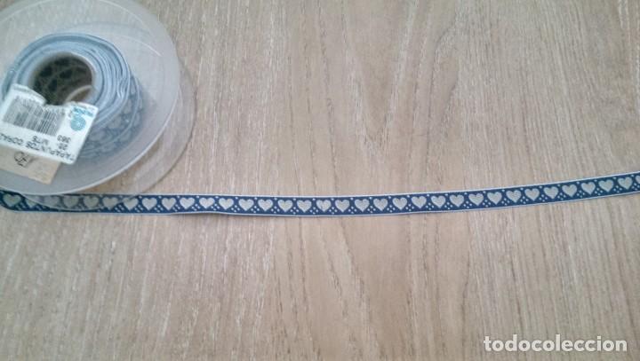 Collectionnisme: ANTIGUO TAPAPUNTOS &laquo;CORAZONES SOBRE FONDO AZUL&raquo; (1 METRO)