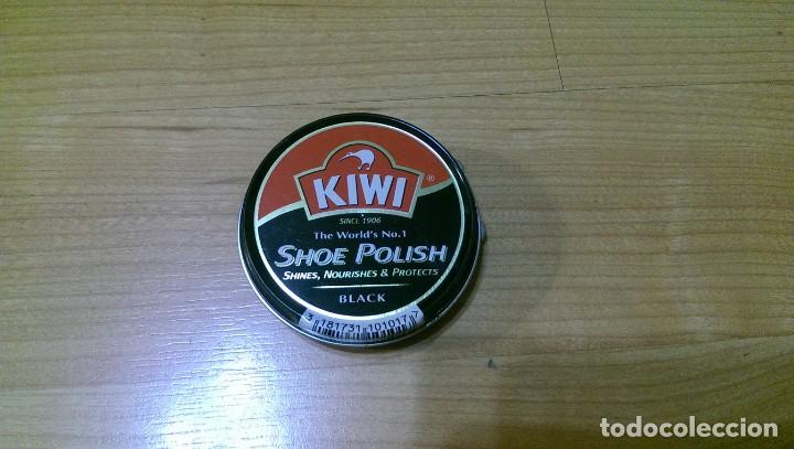Sammeln: CAJITA CREMA CALZADO KIWI NEGRA