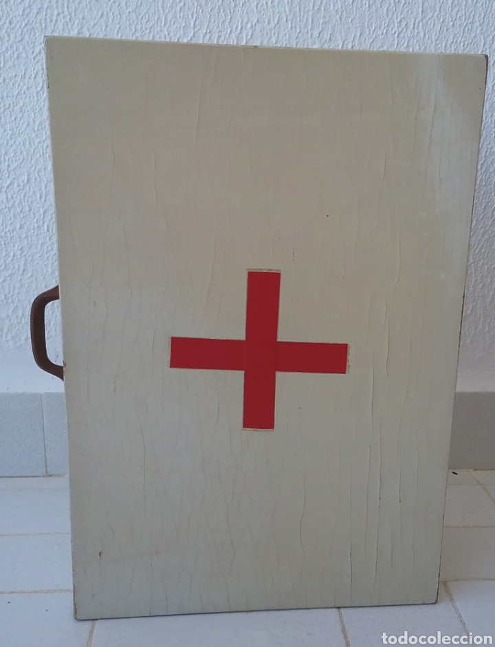 Coleccionismo: ANTIGUA MALETA BOTIQU&Iacute;N de madera.