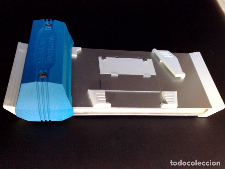 Coleccionismo: ANTIGUA MAQUINA DE AMERICAN EXPRESS PARA COBRO MANUAL DE TARJETAS DE CREDITO (30CM. X 11,5CM.)