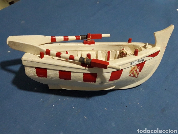 Coleccionismo: BARQUITA DE MADERA SPORTING 22CM - Foto 1