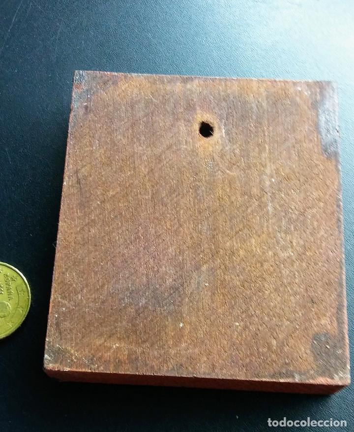 Coleccionismo: VIRGEN ORTODOXA EN BASE DE MADERA - Foto 2