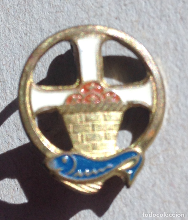 Coleccionismo: INSIGNIA OJAL RELIGIOSA. Los peces y el pan - Foto 1