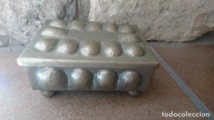 Coleccionismo: Caja metalica como joyero.