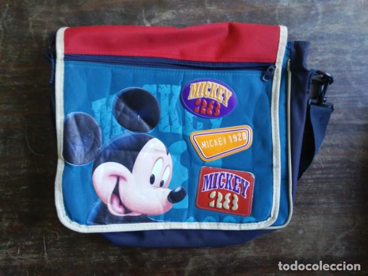 Coleccionismo: Cartera escolar Mickey Mouse. Walt Disney. Bolso, bandolera 36 x 30 cms