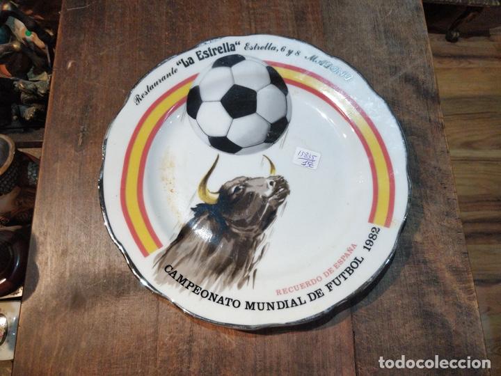 Coleccionismo: Plato de porcelana restaurante LA ESTRELLA conmemorativo del mundial de 1982 - 25.5cm