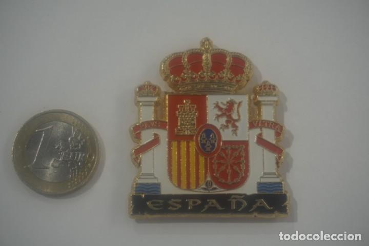 Coleccionismo: ANTIGUO IMAN ESCUDO ESPA&Ntilde;A - Foto 1