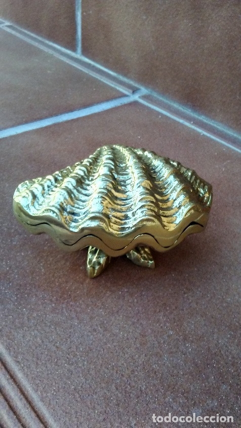 Coleccionismo: JOYERO CON FORMA DE OSTRA EN BRONCE - Foto 1