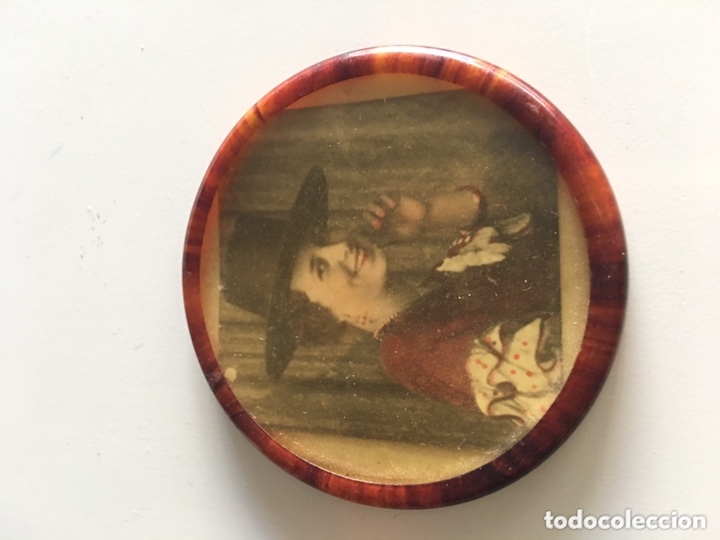 Colecionismo: Antiguo marco para fotos de bolsillo material pl&aacute;stico n&aacute;car