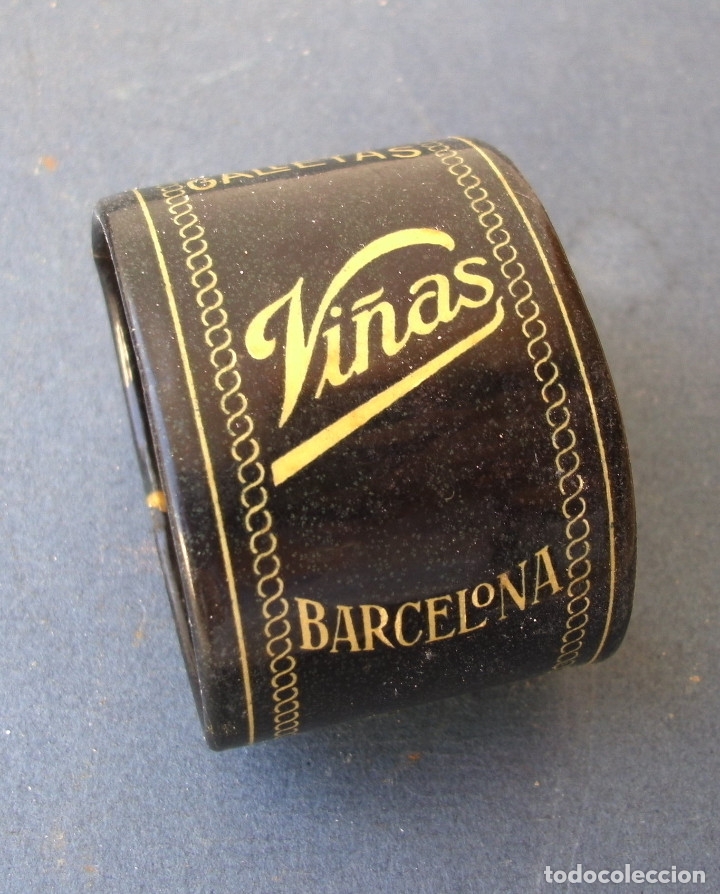 Coleccionismo: servilletero galletas vi&ntilde;as barcelona, 3,5x5cm aprox, color marron