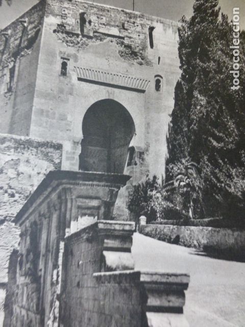 Coleccionismo: GRANADA LA ALHAMBRA PUERTA DE LA JUSTICIA ANTIGUA LAMINA HUECOGRABADO A&Ntilde;OS 50