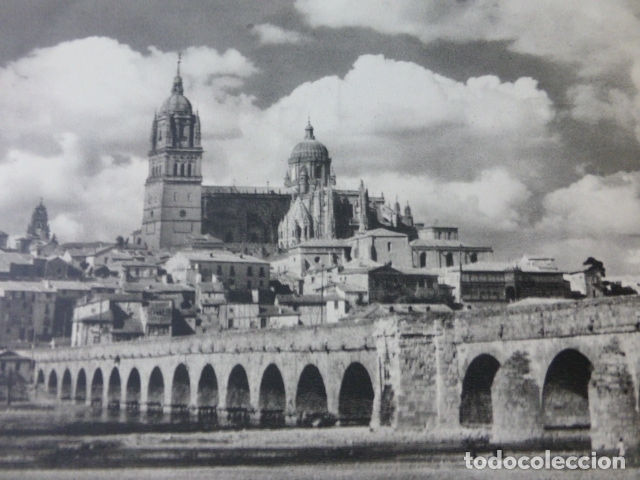 Coleccionismo: SALAMANCA PUENTE ROMANO Y CATEDRAL ANTIGUA LAMINA HUECOGRABADO A&Ntilde;OS 50