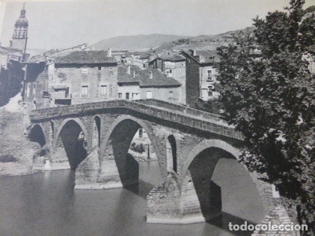 Coleccionismo: PUENTE LA REINA NAVARRA VISTA ANTIGUA LAMINA HUECOGRABADO A&Ntilde;OS 50