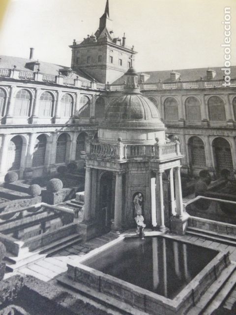 Coleccionismo: MONASTERIO DEL ESCORIAL MADRID PATIO DE LOS EVANGELISTAS ANTIGUA LAMINA HUECOGRABADO A&Ntilde;OS 50