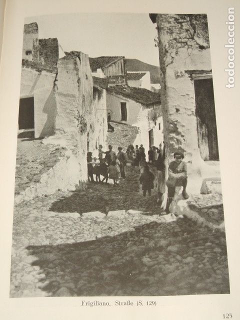 Coleccionismo: FRIGIALIANA MALAGA UNA CALLE ANTIGUA LAMINA HUECOGRABADO 1929