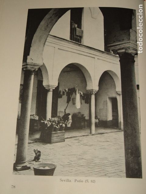 Coleccionismo: SEVILLA UN PATIO ANTIGUA LAMINA HUECOGRABADO 1929