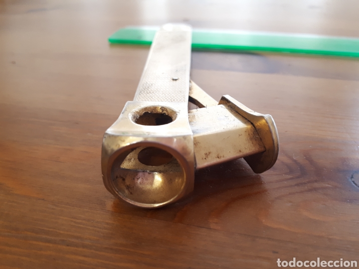 Coleccionismo: Cortapuros metal dorado - Foto 1