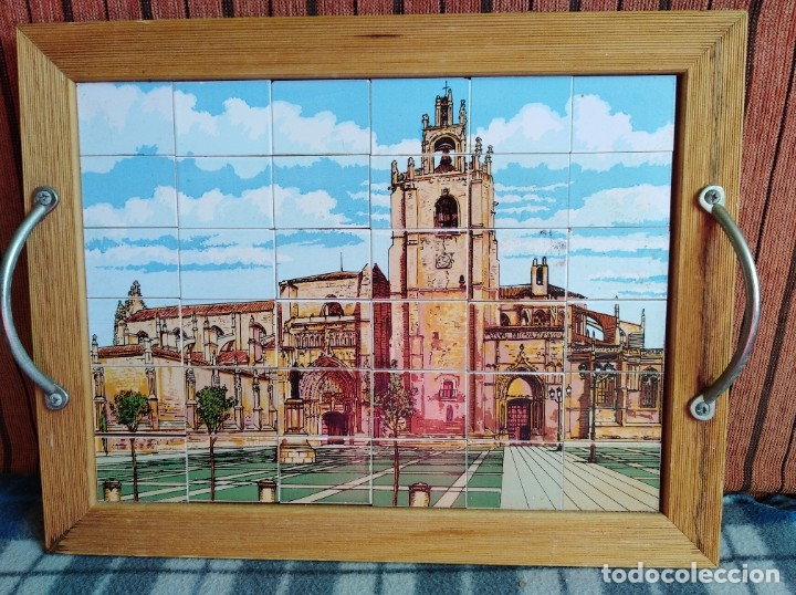 Collezionismo: Bandeja de madera y azulejos - catedral de Palencia. (802)