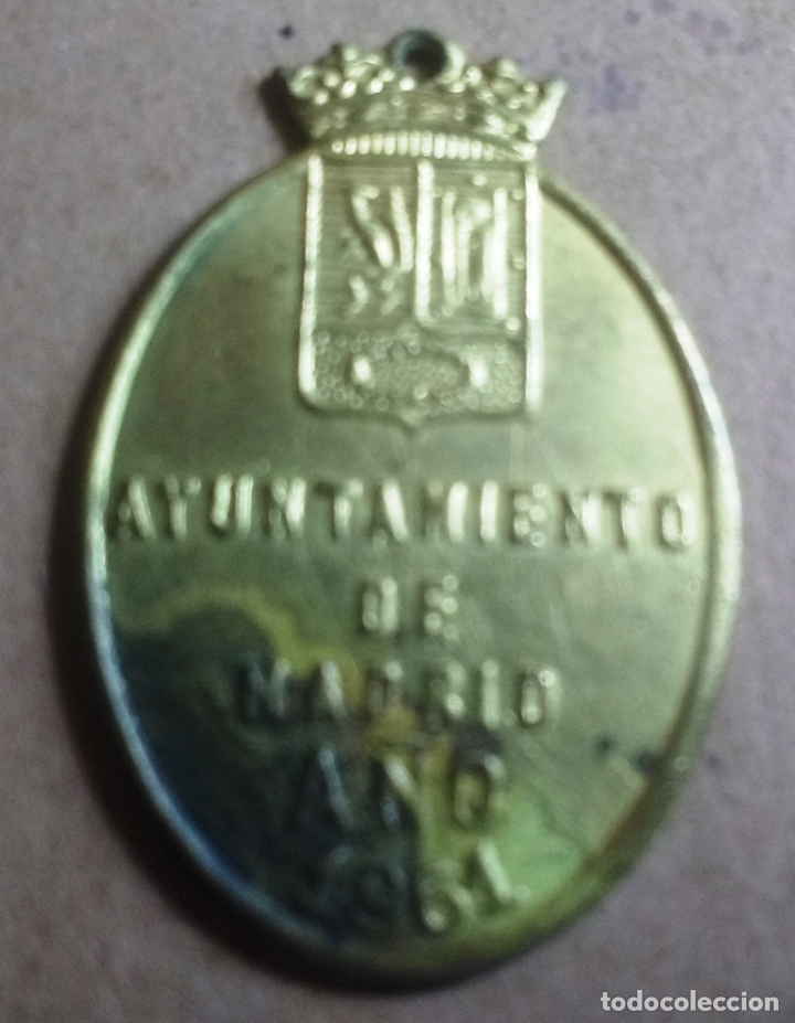 Coleccionismo: CHAPA O PLACA VACUNACION DE PERROS AYUNTAMIENTO DE MADRID A&Ntilde;O 1961