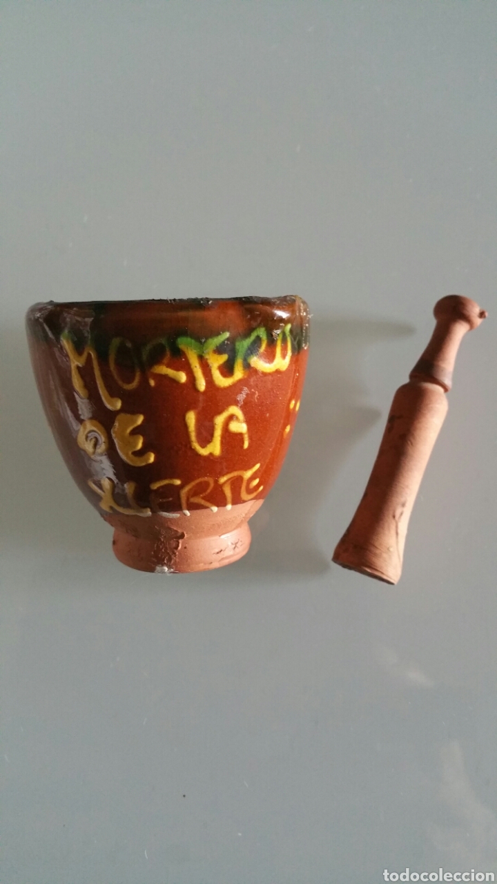 Coleccionismo: Peque&ntilde;o mortero de barro cocido y esmaltado, mano de mortero de barro.