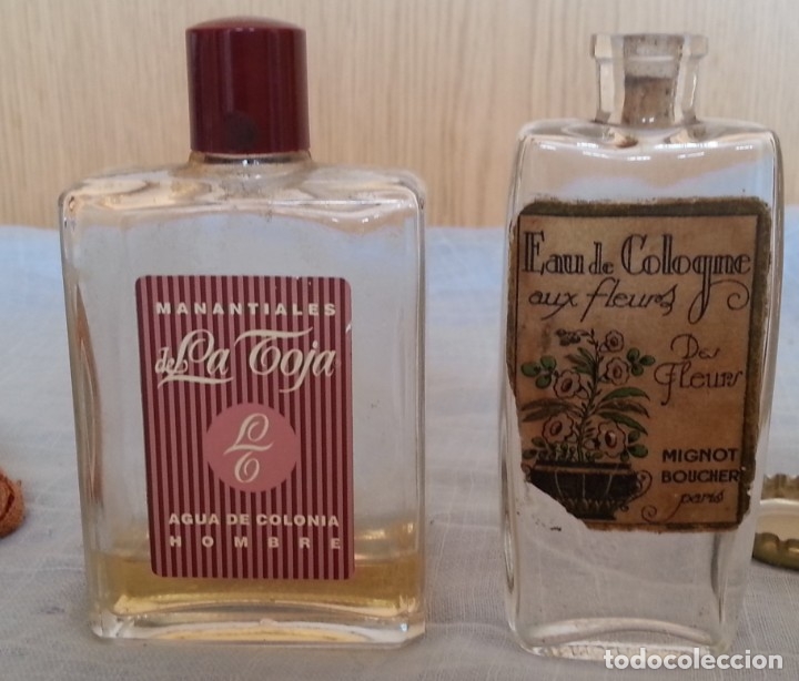 Coleccionismo: Botellas vac&iacute;as de perfumes antiguos. Pareja.