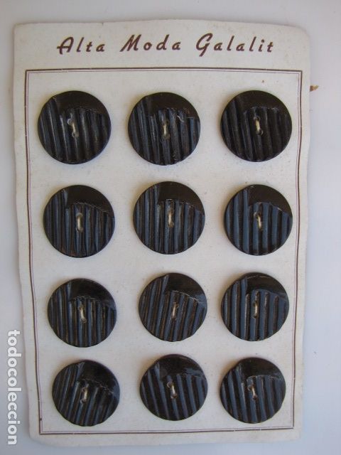 Coleccionismo: Blister completo con 12 botones negros galatita. Art Deco