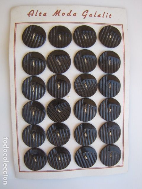 Coleccionismo: Blister completo con 24 botones negros galatita. Art Deco