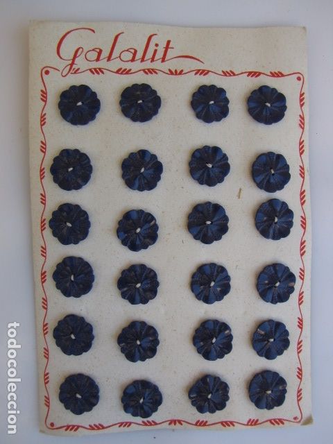 Coleccionismo: Blister completo con 24 botones azules galatita. Art nouveau