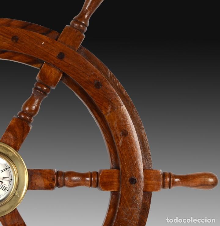 Coleccionismo: Decorativa rueda de tim&oacute;n de madera maciza con reloj. - Foto 2
