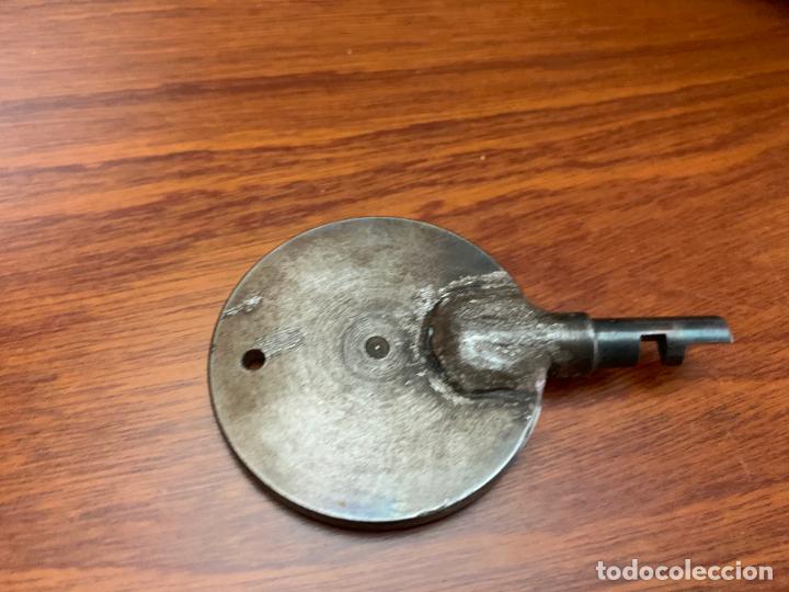 Coleccionismo: RENFE LLAVE ANTIGUA ABRE VAGONES - Foto 5