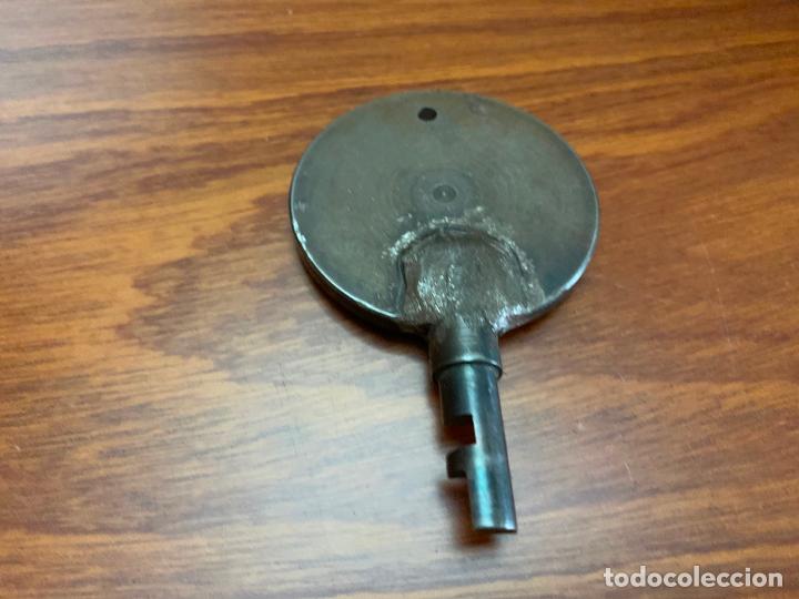 Coleccionismo: RENFE LLAVE ANTIGUA ABRE VAGONES - Foto 7