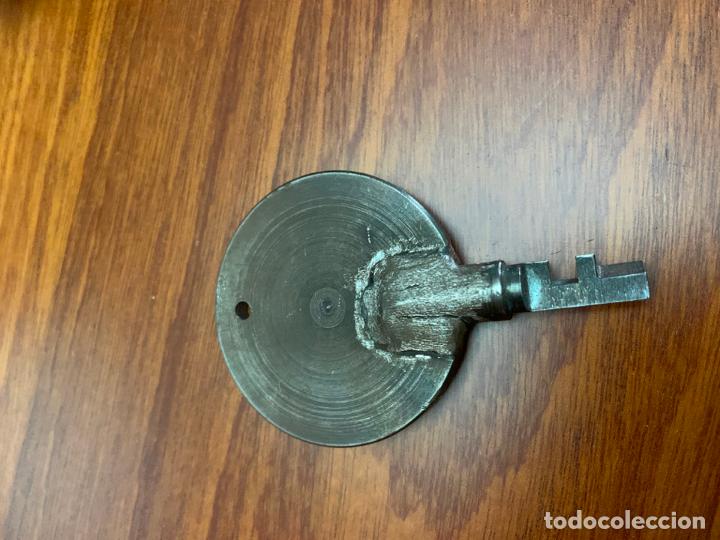 Coleccionismo: RENFE LLAVE ANTIGUA ABRE VAGONES - Foto 10