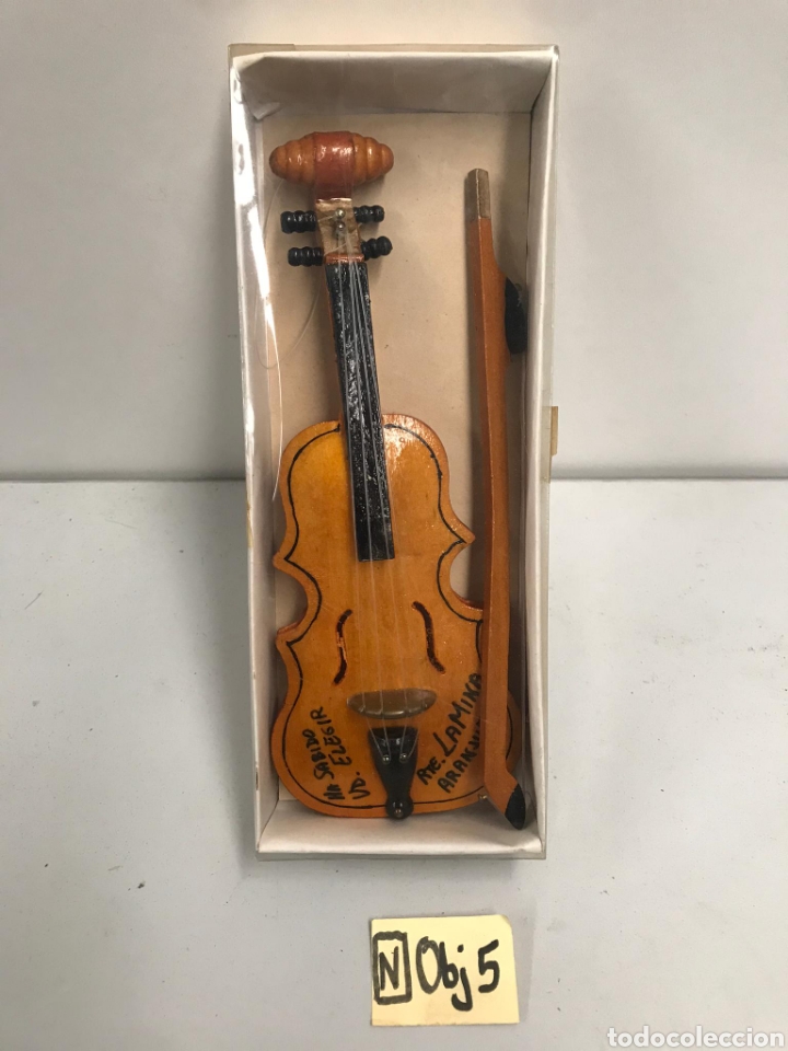 Coleccionismo: Antiguo viol&iacute;n miniatura - Foto 1