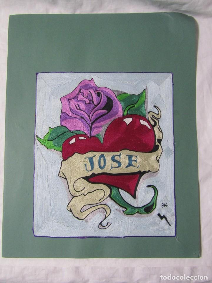 Coleccionismo: Parche de hilo sobre papel coraz&oacute;n con rosa Jos&eacute; - Foto 2
