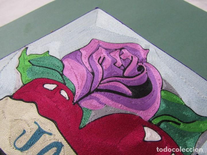 Coleccionismo: Parche de hilo sobre papel coraz&oacute;n con rosa Jos&eacute; - Foto 5
