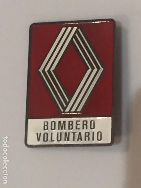 Coleccionismo: INSIGNIA DE BOMBEROS VOLUNTARIOS RENAULT FASA
