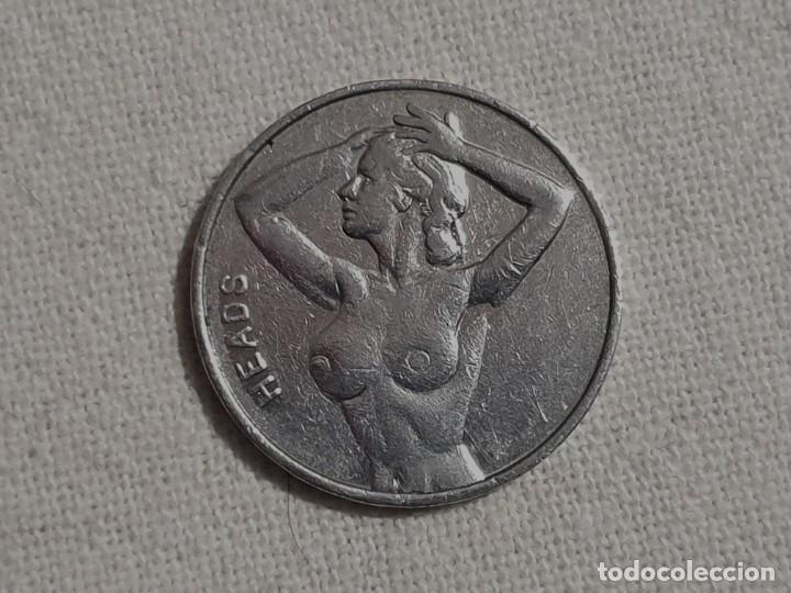 Coleccionismo: Ficha/token er&oacute;tico - Heads Tails - MBC - Foto 1