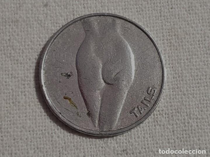 Coleccionismo: Ficha/token er&oacute;tico - Heads Tails - MBC - Foto 4