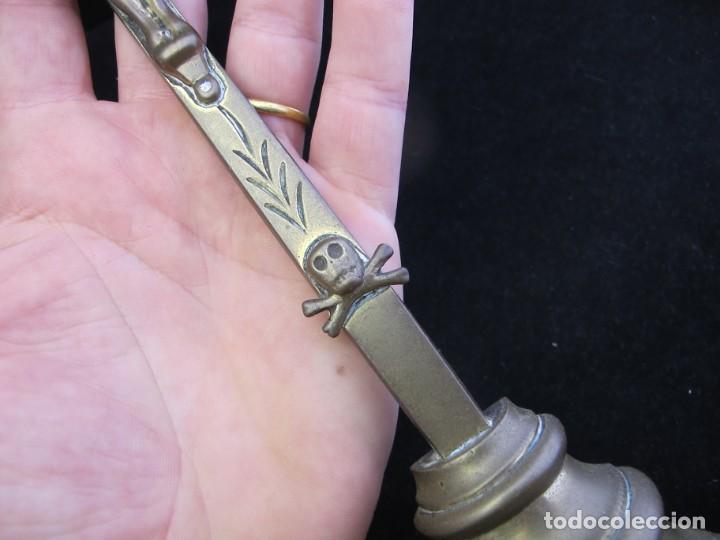 Coleccionismo: CRUZ DE ALTAR DE BRONCE ANTIGUA. - Foto 4