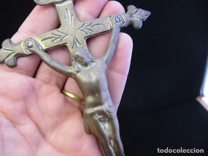 Coleccionismo: CRUZ DE ALTAR DE BRONCE ANTIGUA. - Foto 9