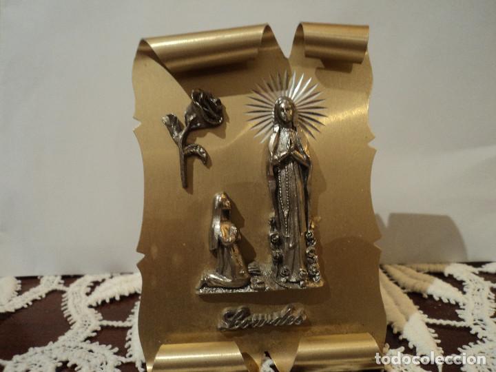 Coleccionismo: RECORDATORIO PARA MESITA VIRGEN DE LOURDES MODELE DEPOSE 10 X 7 CM