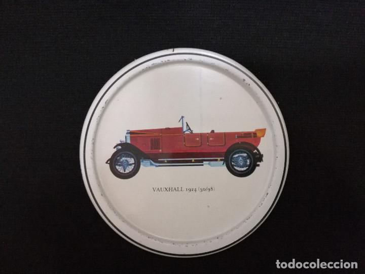 Coleccionismo: ANTIGUO POSAVASOS DE METAL - COCHE VAUXHALL 1924 30/98