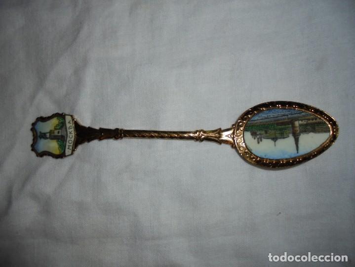 Coleccionismo: CUCHARILLA DORADA CON ESMALTE MOCKBA - Foto 1