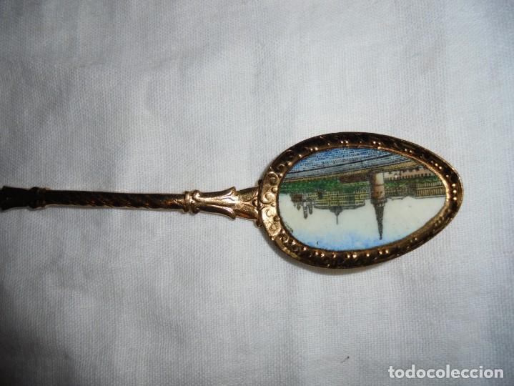 Coleccionismo: CUCHARILLA DORADA CON ESMALTE MOCKBA - Foto 2