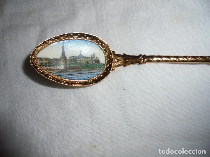 Coleccionismo: CUCHARILLA DORADA CON ESMALTE MOCKBA - Foto 3
