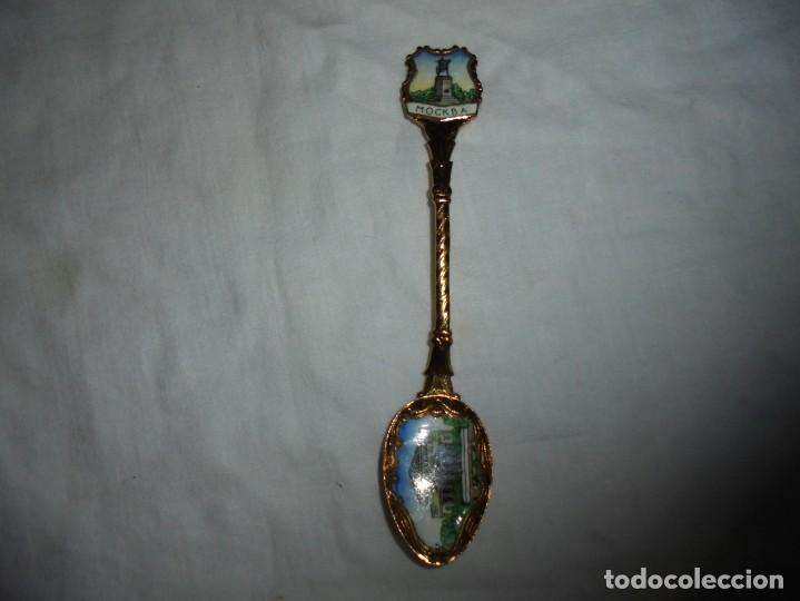 Coleccionismo: CUCHARILLA DORADA CON ESMALTE MOCKBA - Foto 1