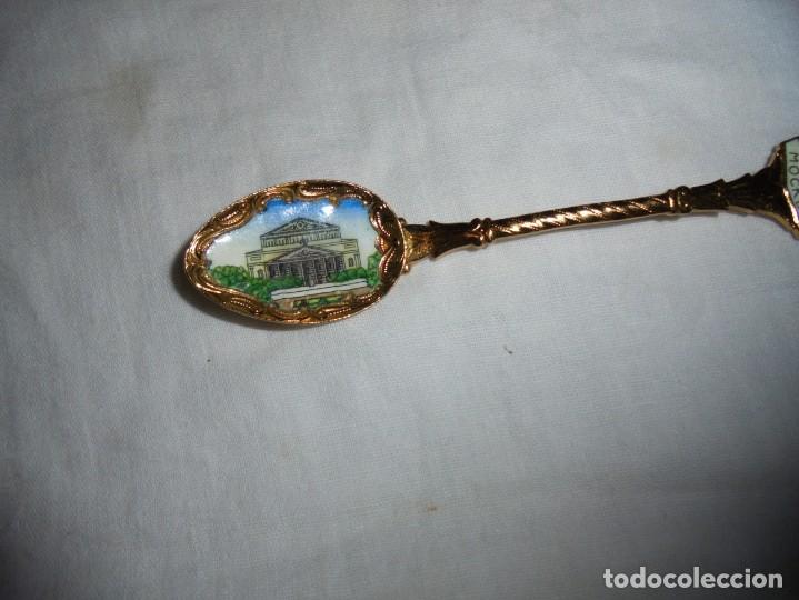 Coleccionismo: CUCHARILLA DORADA CON ESMALTE MOCKBA - Foto 2