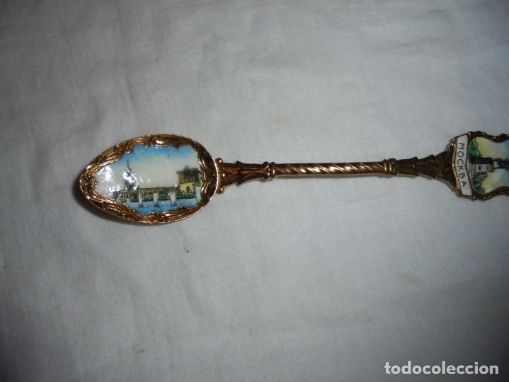 Coleccionismo: CUCHARILLA DORADA CON ESMALTE MOCKBA - Foto 2